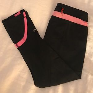 lululemon Run Inspire Crop - black w/ pink detail